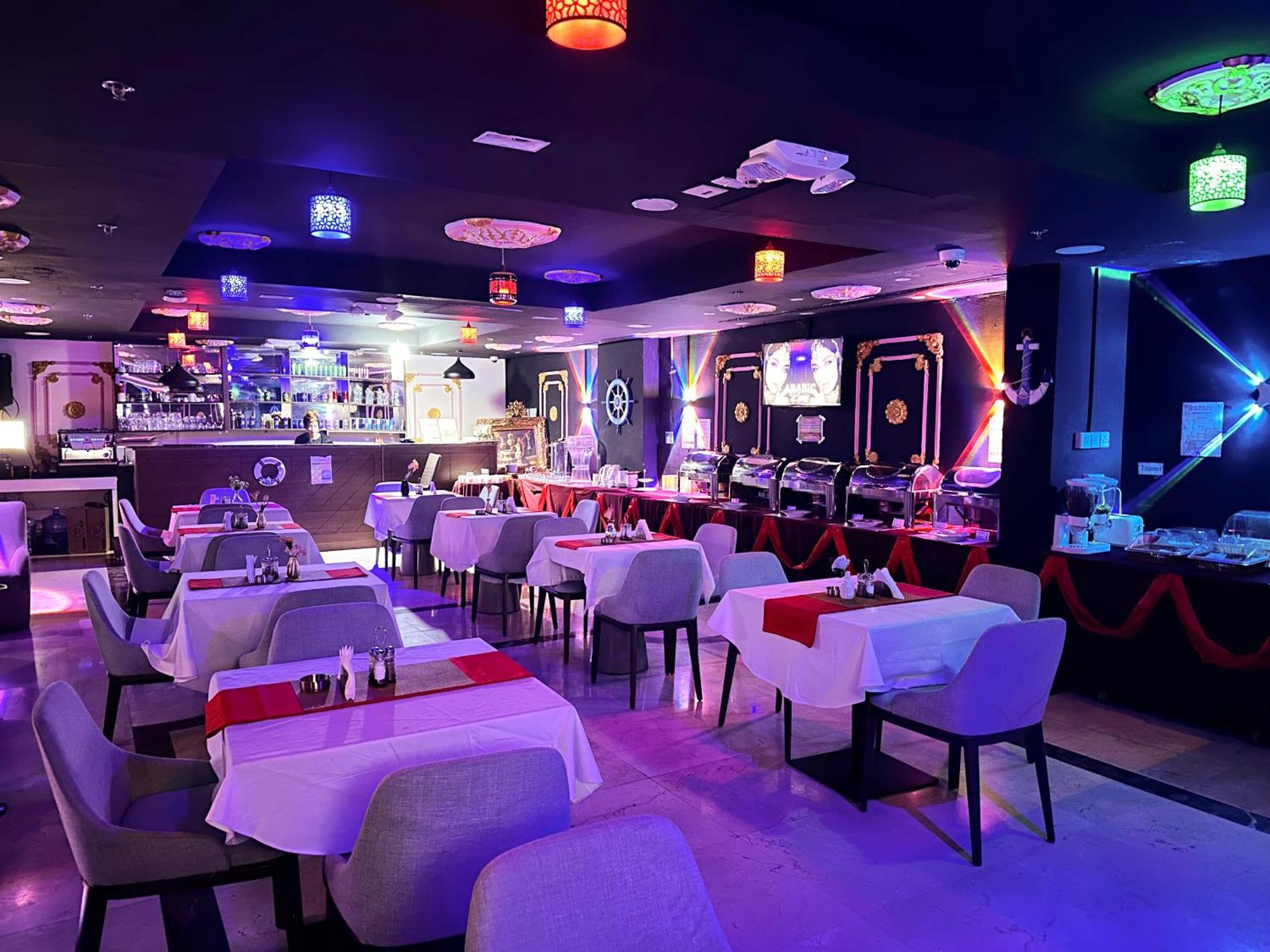 The Victory Hotel Doha Buitenkant foto